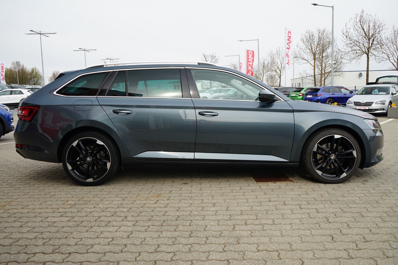Skoda Superb Combi 2.0 TDI DSG Style