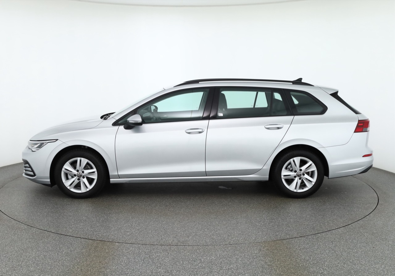 VW Golf VIII Variant 1.0 TSI Life