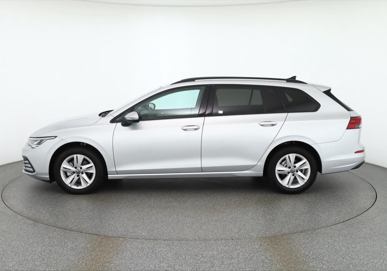 VW Golf VIII Variant 1.0 eTSI DSG