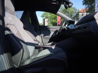 VW Golf VIII Variant 2.0 TSI DSG R-Line