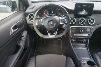 Mercedes-Benz A 200 A200d AMG-Line 4Matic