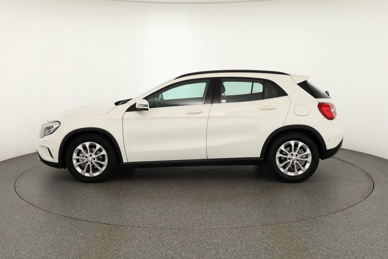 Mercedes-Benz GLA 200 7G-DCT Style