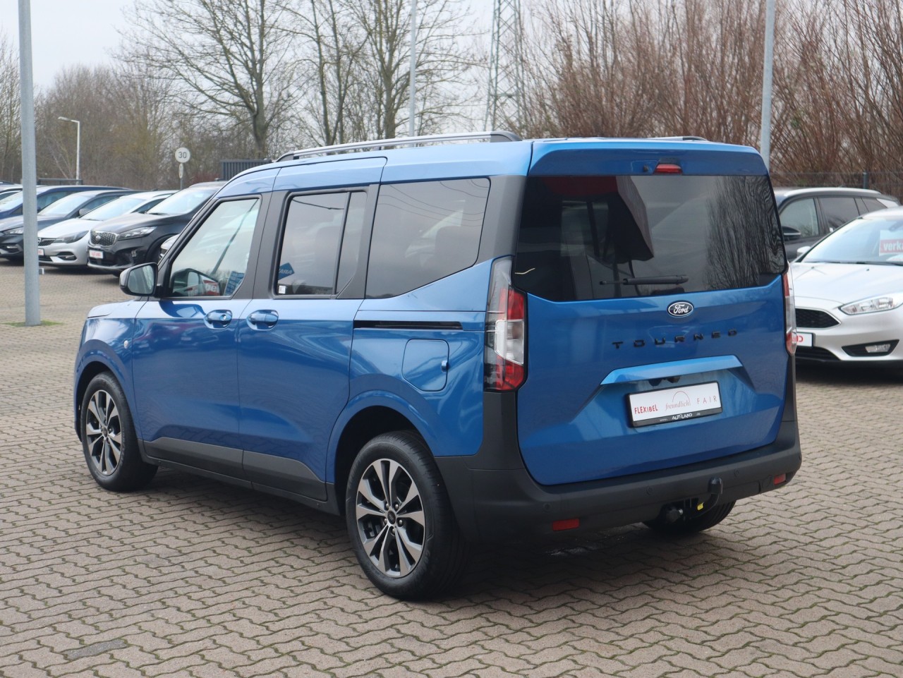 Ford Tourneo Courier Titanium 1.0 EB Aut.