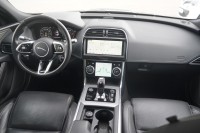 Jaguar XE D180 R-Dynamic HSE