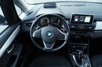 BMW 220 i Advantage AT