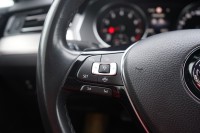 VW Passat Variant 1.5 TSI DSG R-Line