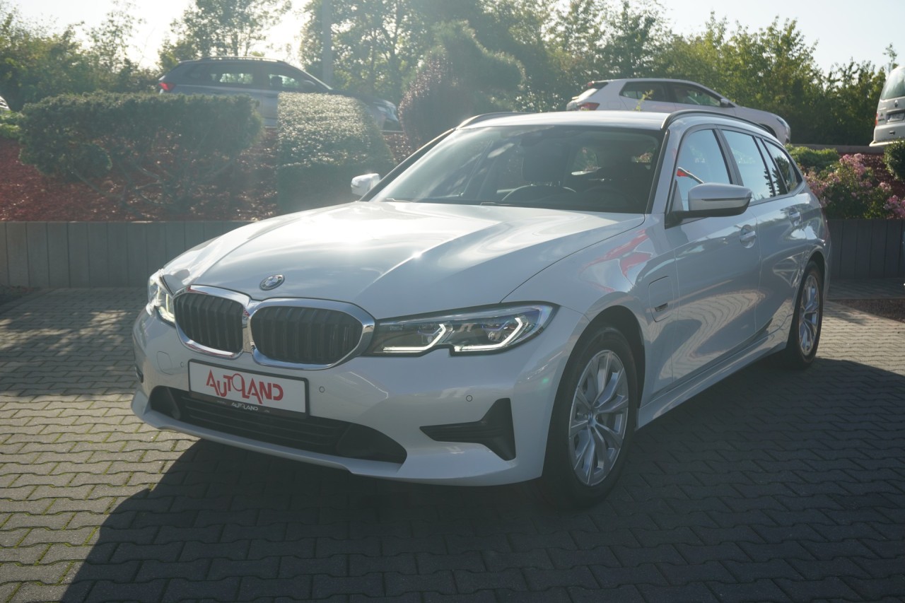BMW 330 e Advantage
