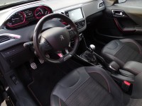 Peugeot 2008 1.2 PureTech Black Edition