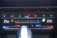 VW Passat Variant 2.0 TDI DSG R-Line 4Motion