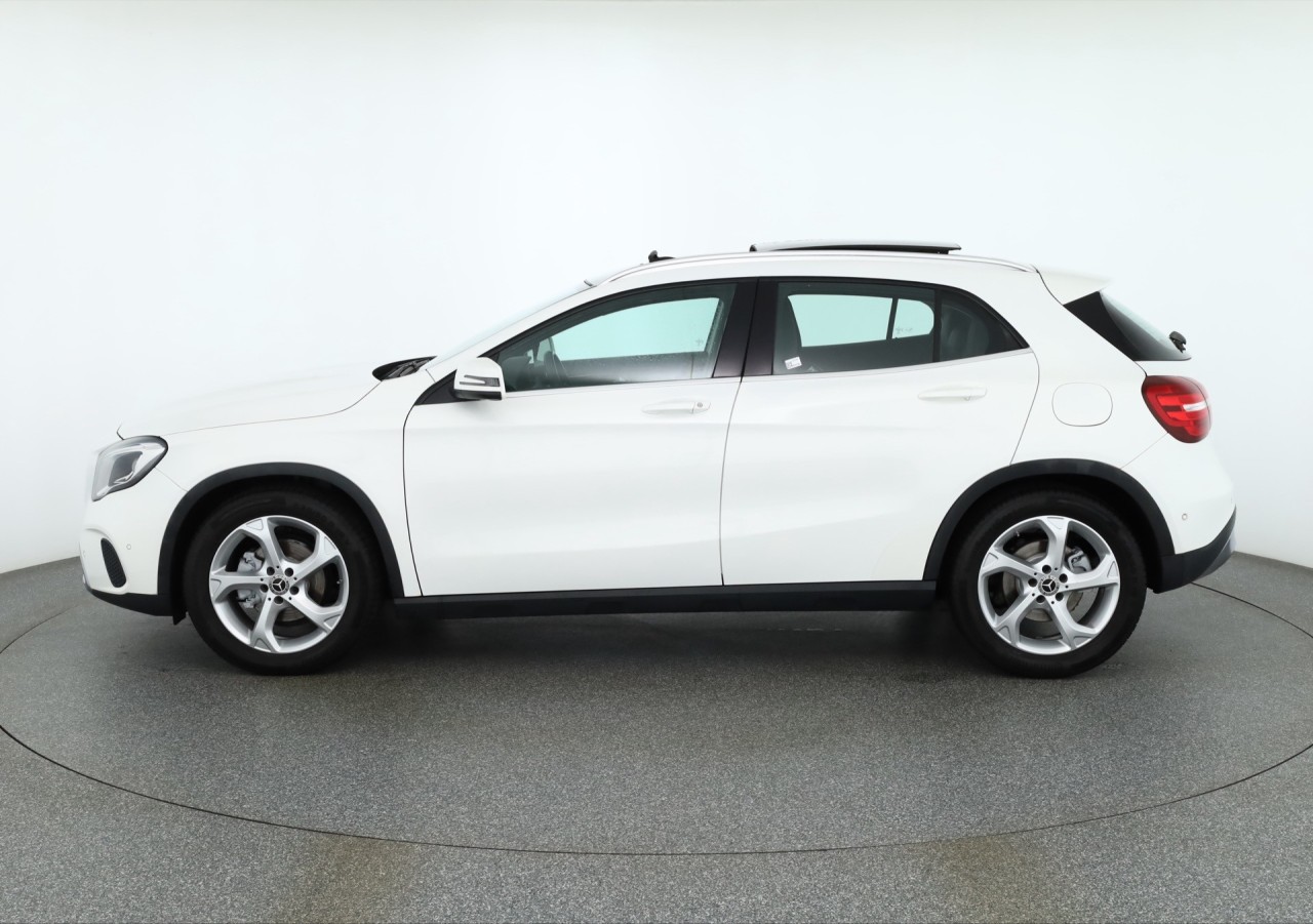 Mercedes-Benz GLA 180 Urban