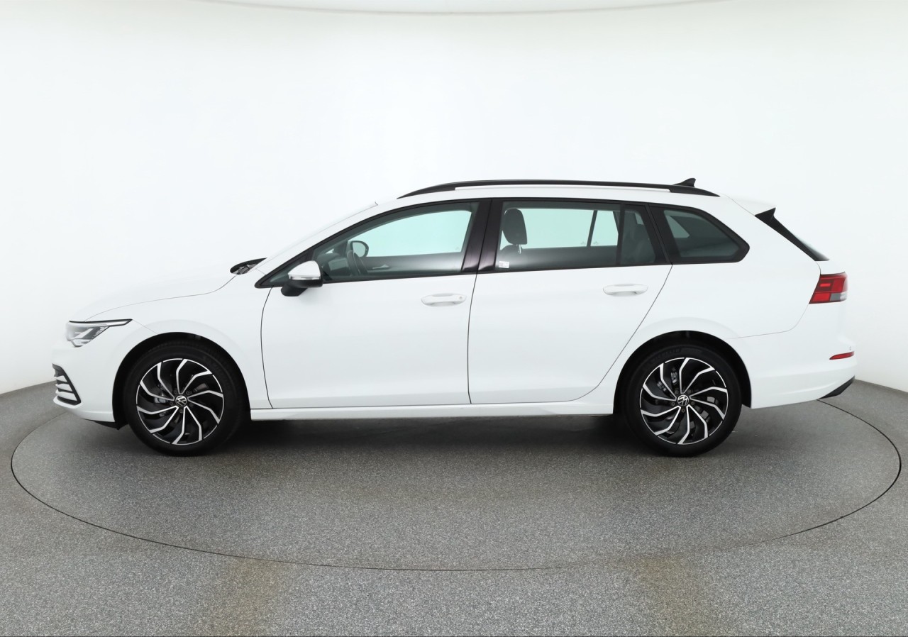 VW Golf VIII Variant 1.0 eTSI DSG Life
