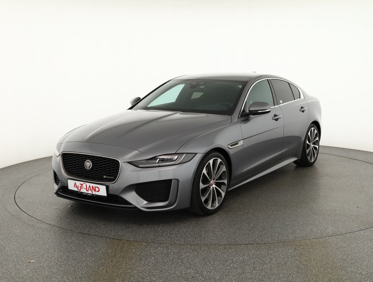 Jaguar XE D180 R-Dynamic HSE