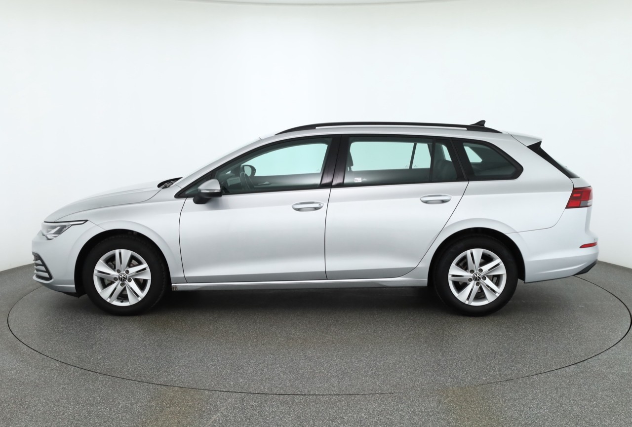 VW Golf VIII Variant 1.5 eTSI DSG