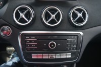 Mercedes-Benz A 200 A200d AMG-Line 4Matic