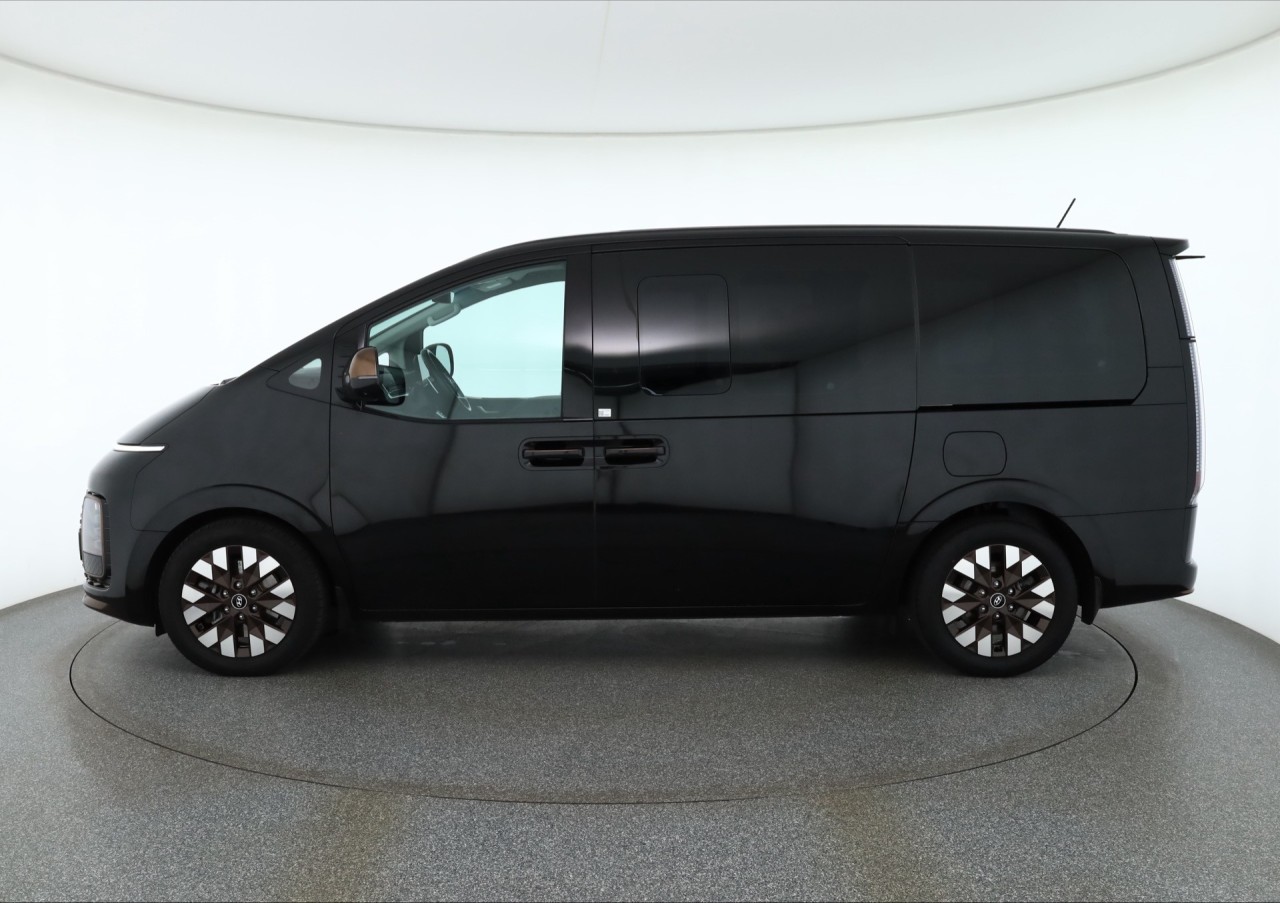 Hyundai Staria 2.2 CRDi Signature 4WD