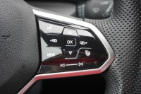 VW Golf VIII 1.5 16V TSI R-Line