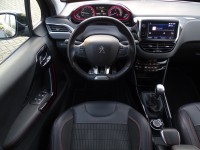 Peugeot 2008 1.2 PureTech Black Edition