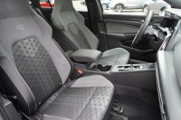VW Golf VIII Variant R-Line eTSI