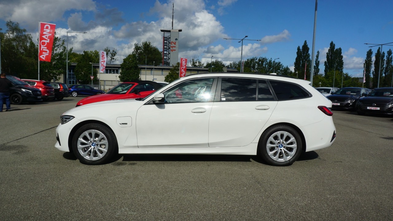BMW 330 e Advantage