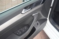 VW Passat Variant 1.5 TSI Highline R-Line