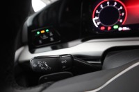 VW Golf VIII Variant 1.0 eTSI DSG