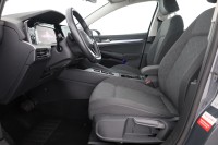 VW Golf VIII Variant 1.5 eTSI DSG Life