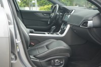 Jaguar XE D180 R-Dynamic HSE