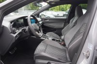 VW Golf Variant 1.5 eTSI R-Line