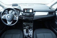 BMW 220 i Advantage AT