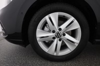 VW Golf VIII Variant 1.5 eTSI DSG Life