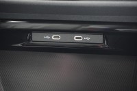 VW Golf VIII Variant 1.5 eTSI DSG R-Line
