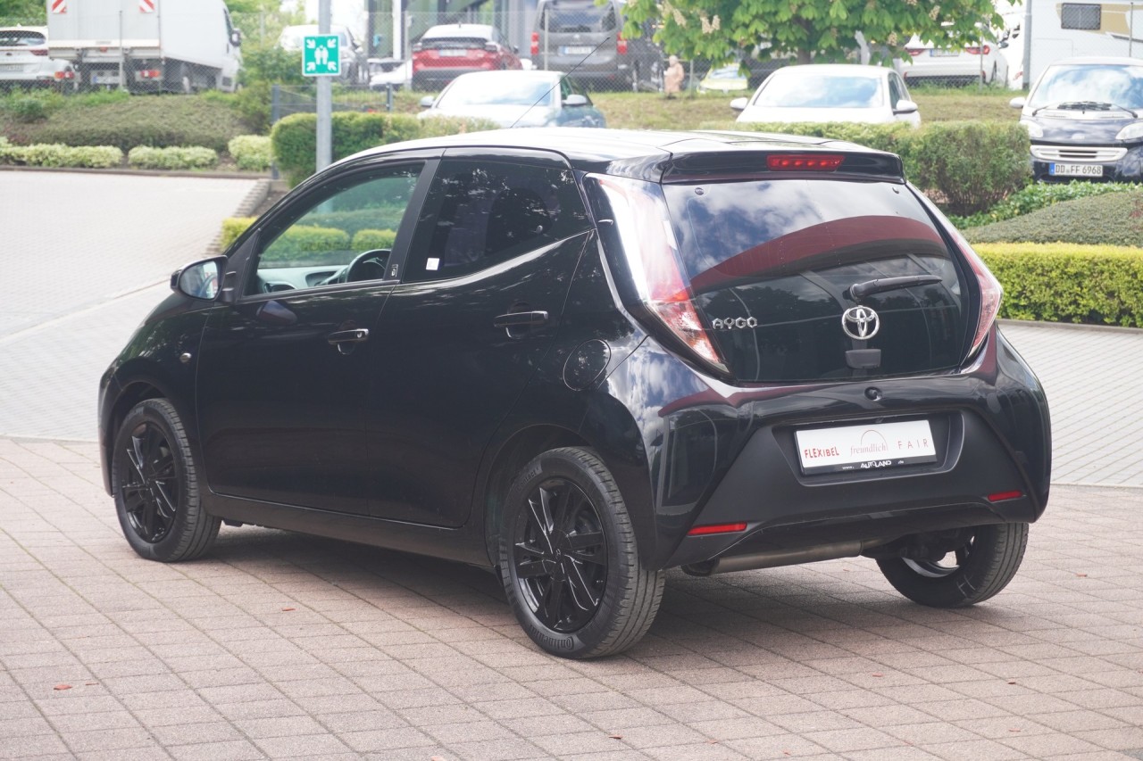 Toyota Aygo AYGO 1.0 x-play Team D