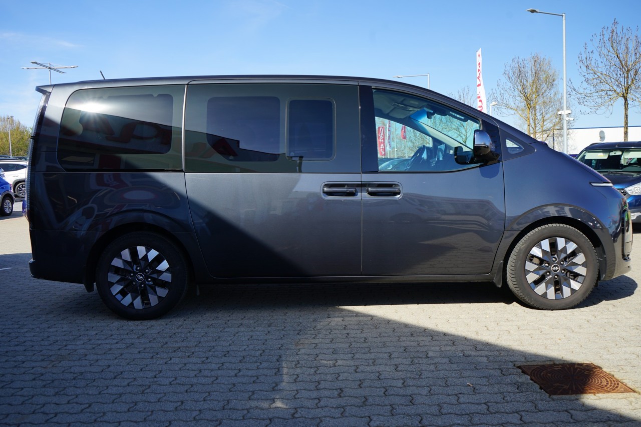 Hyundai Staria 2.2 CRDi Signature DCT 4WD