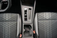 VW Golf Variant 1.5 eTSI DSG R-Line Pano