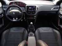 Peugeot 2008 1.2 PureTech Black Edition