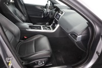 Jaguar XE D180 R-Dynamic HSE