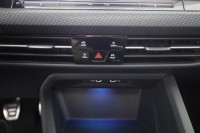 VW Golf VIII 1.5 TSI R-Line