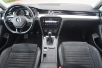 VW Passat Variant 1.5 TSI Highline R-Line