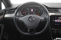 VW Passat Variant 1.5 TSI DSG R-Line