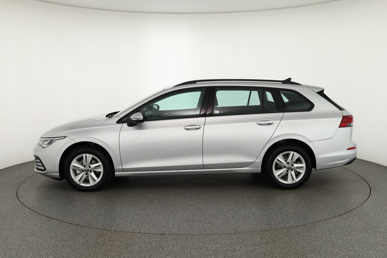 VW Golf VIII Variant 1.0 eTSI DSG