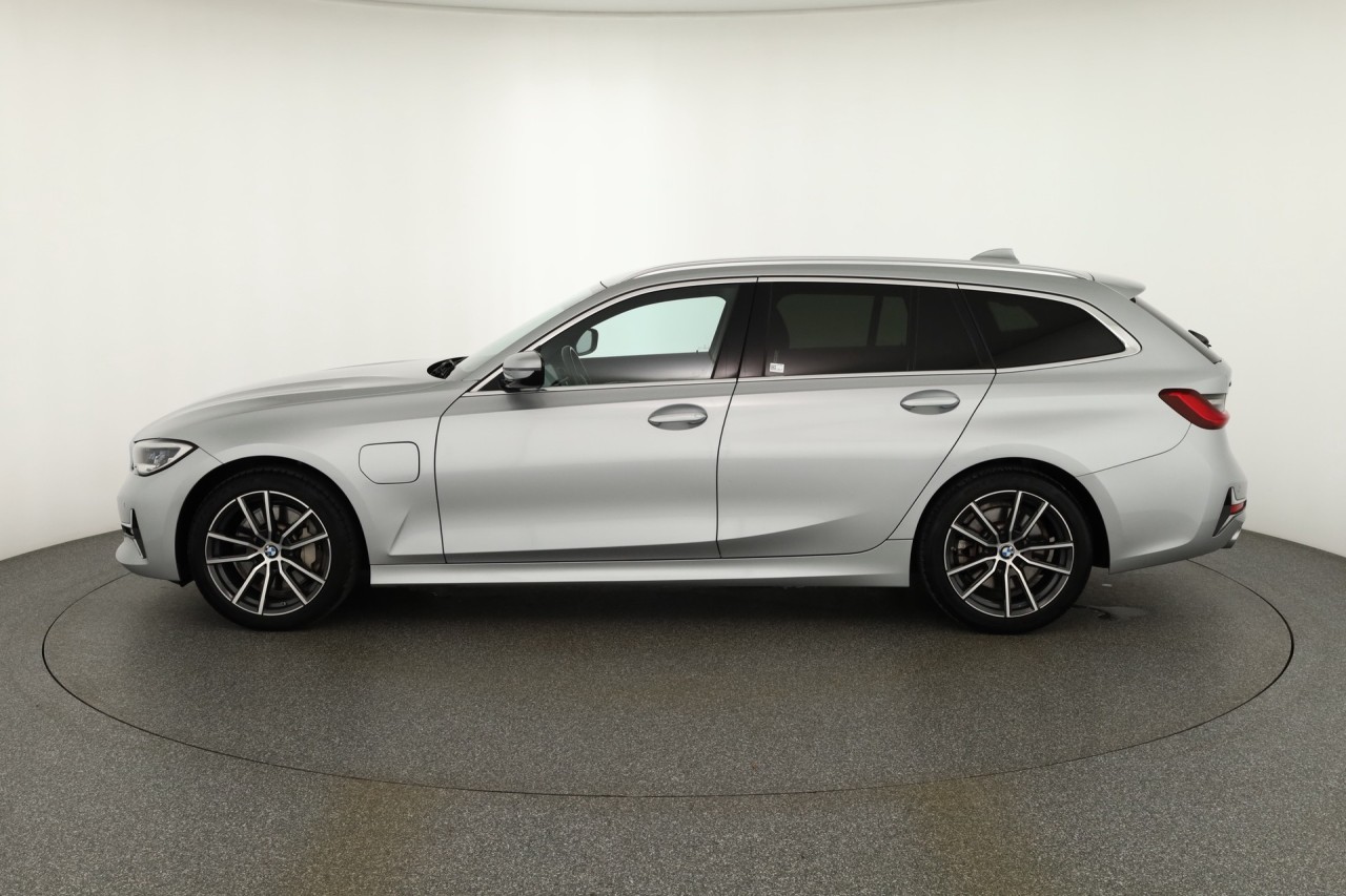 BMW 330 330e xDrive Touring Luxury