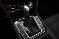 VW Passat Variant 2.0 TSI DSG R-Line