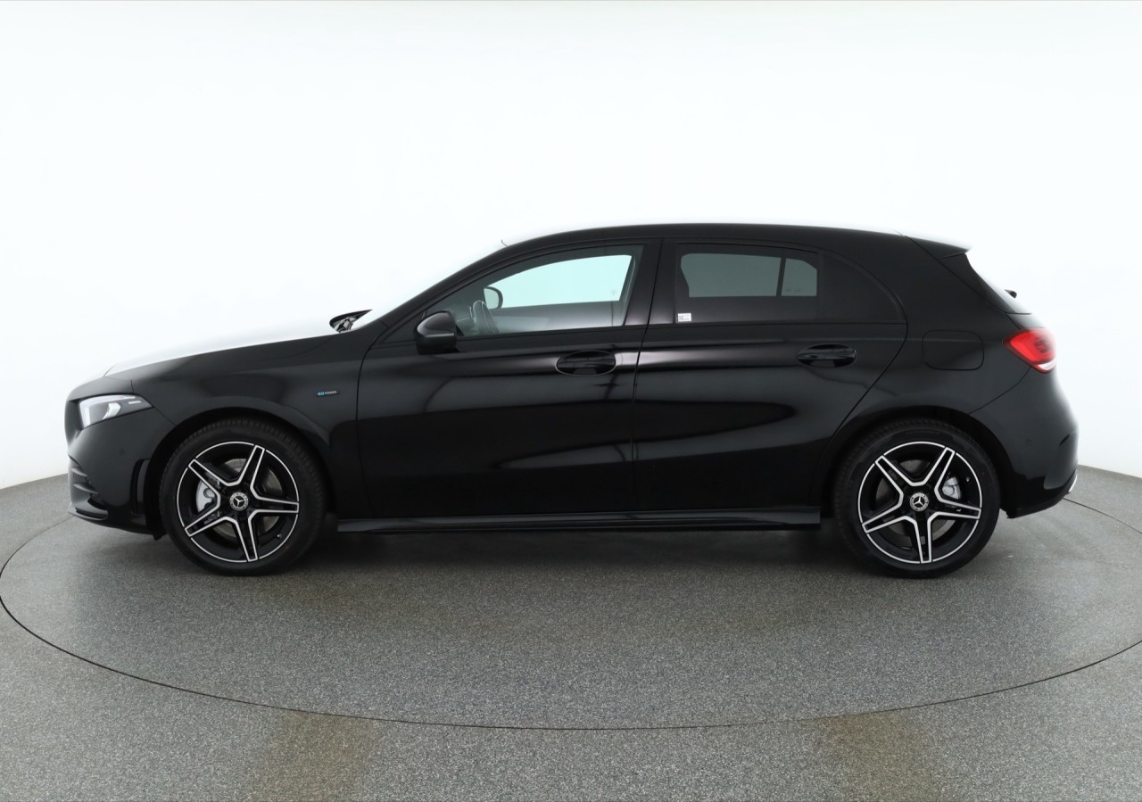 Mercedes-Benz A 250 e AMG Line