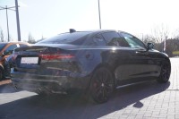 Jaguar XE 2.0 R-Dynamic Black