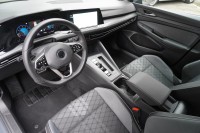 VW Golf VIII Variant R-Line eTSI
