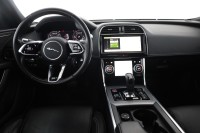 Jaguar XE D180 R-Dynamic HSE