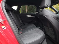 Audi A4 Quattro Avant 40 2.0 TFSI quattro S-line