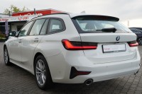 BMW 320 320d Touring Advantage Aut.