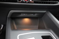 VW Golf VIII Variant 1.5 eTSI R-Line