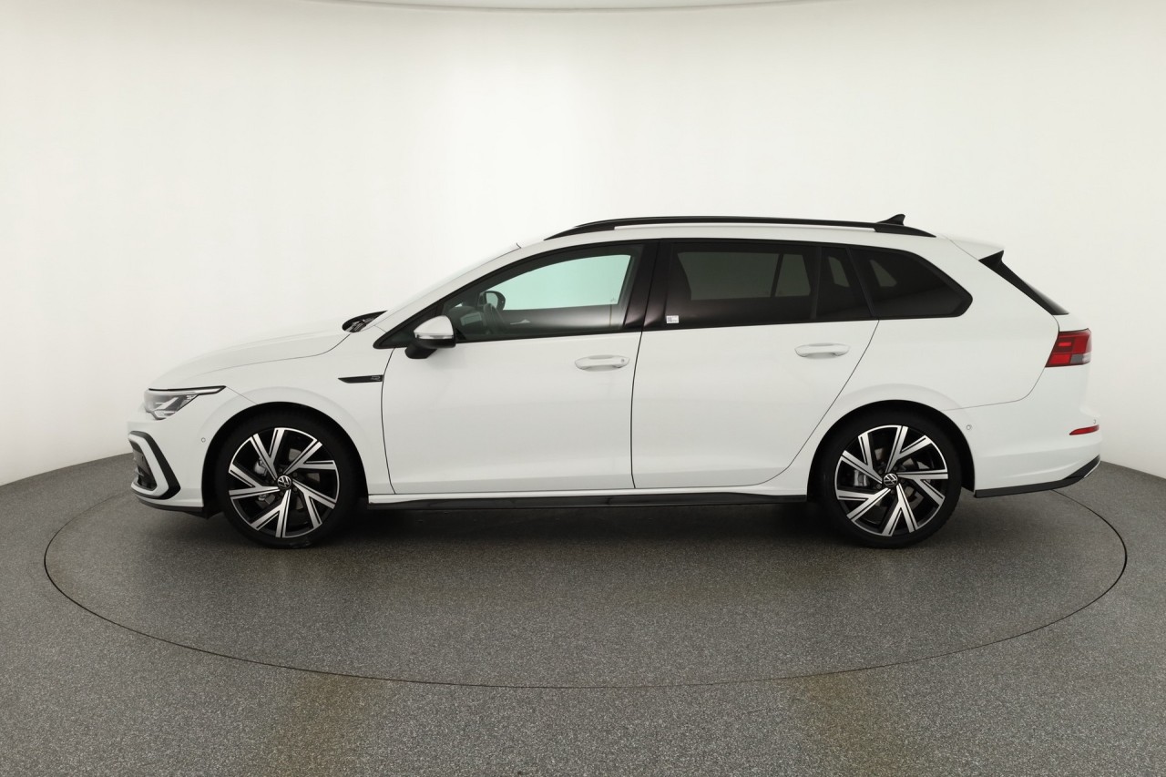 VW Golf VIII Variant 1.5 eTSI R-Line